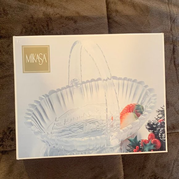 MIKASA WINTER DREAMS BASKET WITH HANDLE, NEW IN BOX - Picture 1 of 5